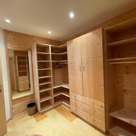 米歇尔公寓 公寓 *